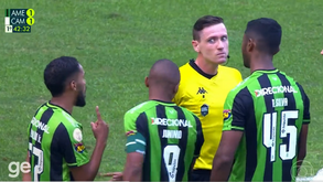 Árbitro coloca jogador do América Mineiro em sentido com... 'olhar assassino'
