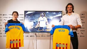 Cavani confirmado no Valencia e espanhóis revelam salário