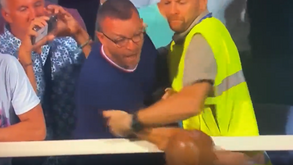 Spalletti desentendeu-se com adepto da Fiorentina e por pouco não levou uma bofetada