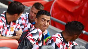 Ferdinand: «Ronaldo está completamente furioso por começar jogos no banco de suplentes»