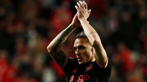 Manchester United oficializa Antony