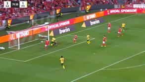 Benfica-P. Ferreira: Koffi apareceu à boca da baliza e bisou