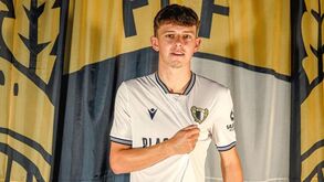 Chegou cedido pelo Liverpool e... já saiu: Owen Beck deixa Famalicão e ruma ao Bolton