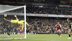 Imparável Arsenal só sabe ganhar e mantém a liderança da Premier League