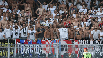 Corrida por bilhetes em Split: Hajduk já vendeu 25 mil para o embate frente  ao Vitória - Mais Guimarães