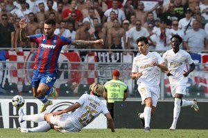 Adeptos do Hajduk Split ostentaram referências ao Benfica no D