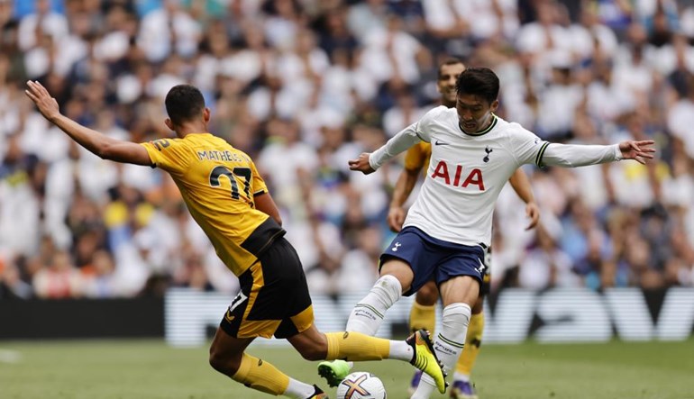 Emerson Royal marca, e Tottenham empata na estreia pela Premier League, futebol inglês