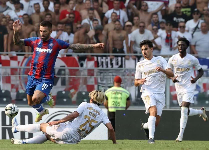 Jogadores do Hajduk Split agredidos pelos próprios adeptos após derrota no  campeonato - Futebol Internacional - SAPO Desporto