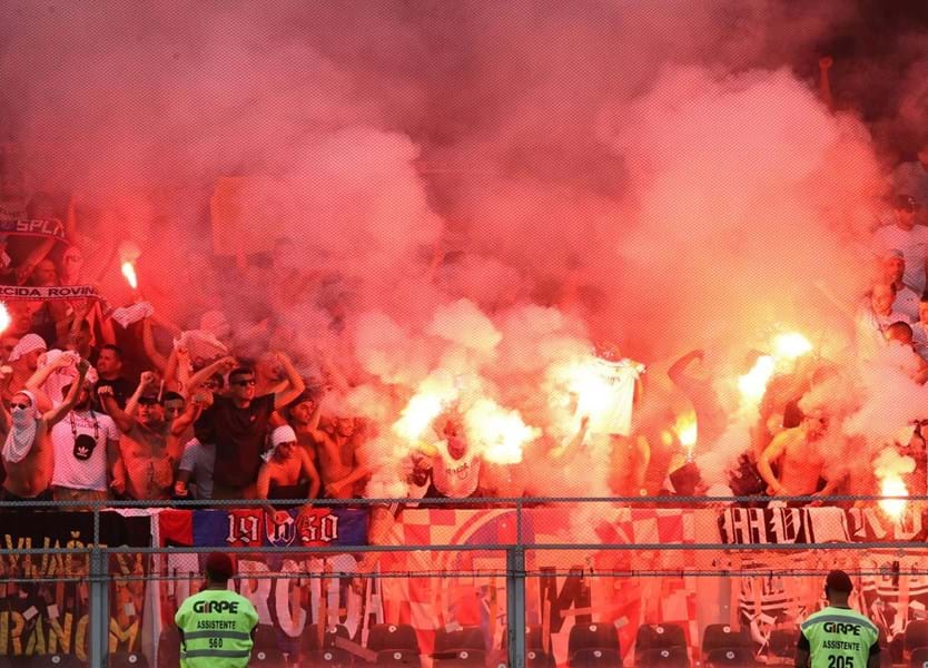 Adeptos do Hajduk Split ostentaram referências ao Benfica no D