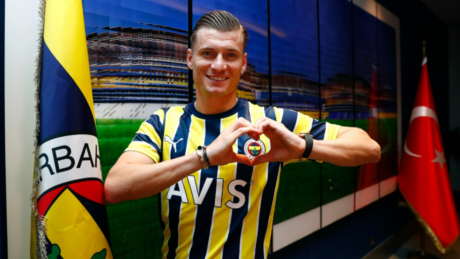 Lateral macedónio Ezgjan Alioski reforça Fenerbahçe de Jorge Jesus