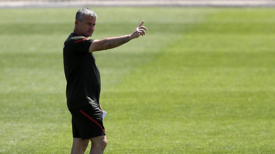 Rui Bento vai ser selecionador do Kuwait e Emílio Peixe fica com equipa olímpica