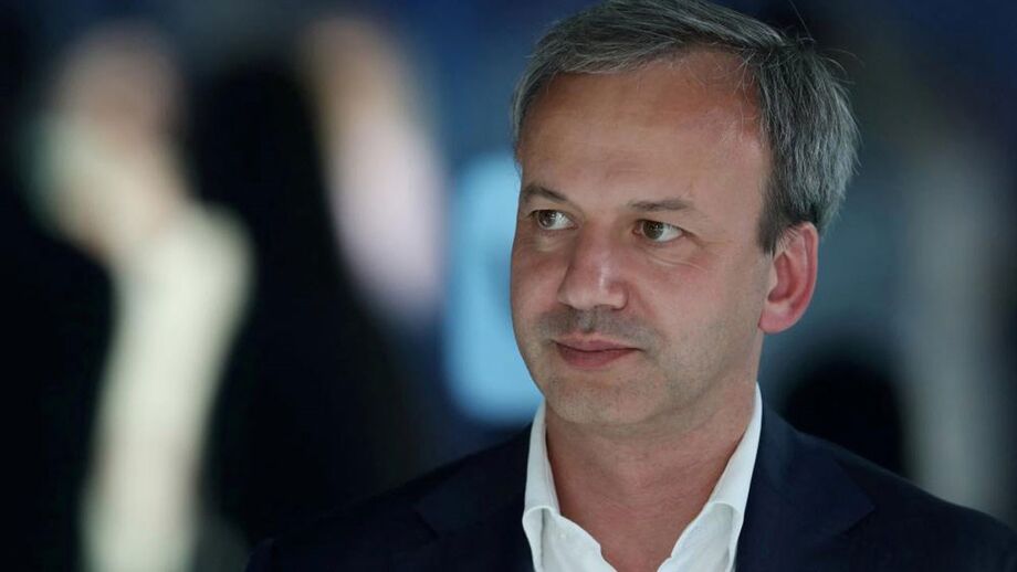 Arkady Dvorkovich reeleito presidente da Federação Internacional de Xadrez