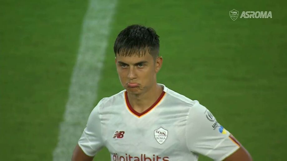 Arrepiante: adeptos da Roma em êxtase no regresso ao Estádio Olímpico e a cara de Dybala... diz tudo