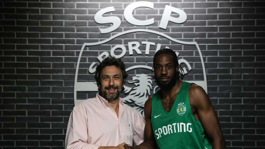 Sporting contrata Isaiah Armwood