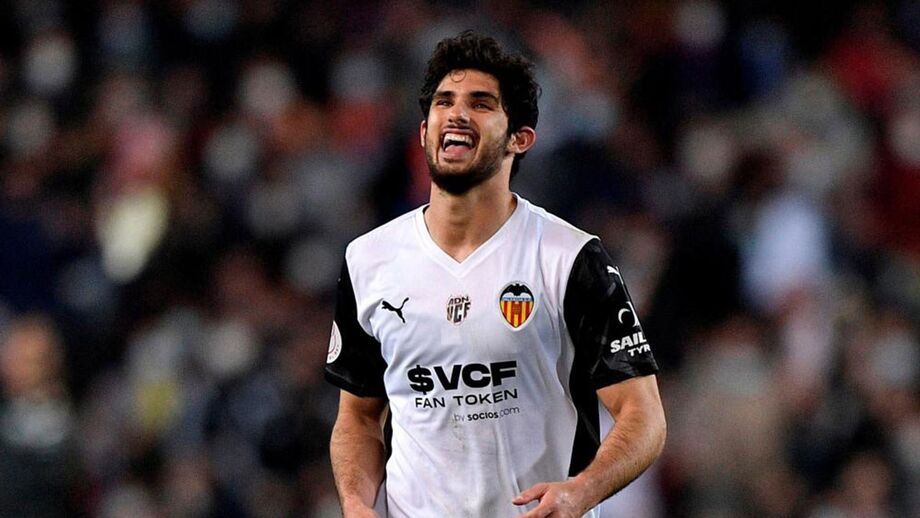 Valencia vendeu Guedes por 30M€ para... não ter de pagar ao Paris SG