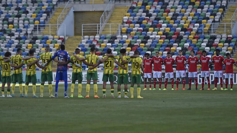 Benfica vai atuar com onze Chalanas em campo