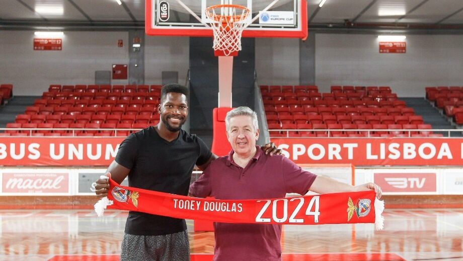 Toney Douglas reforça Benfica