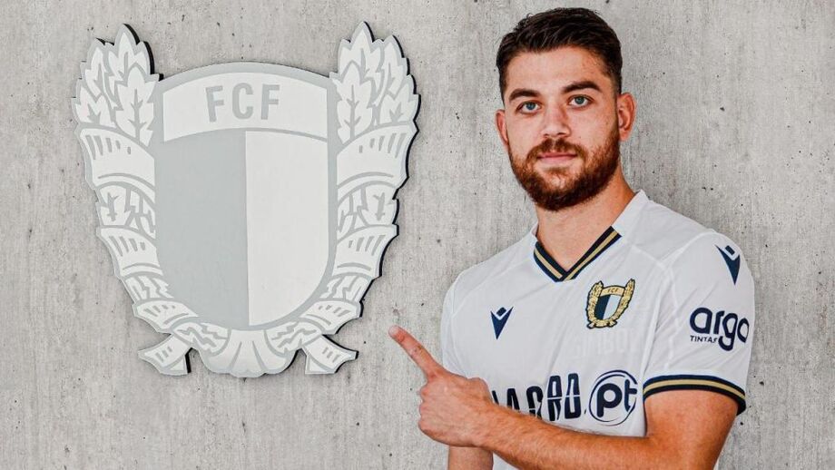 Oficial: Enea Mihaj é reforço do Famalicão