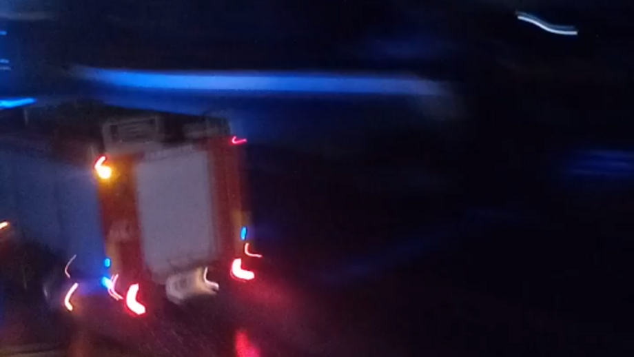 Bombeiros acorrem a casa atingida por raio na Terceira, nos Açores