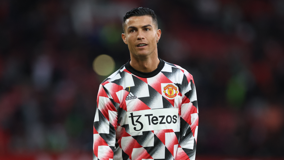 Internacional português e treinador alemão dos reds com curta troca de palavras após o apito final