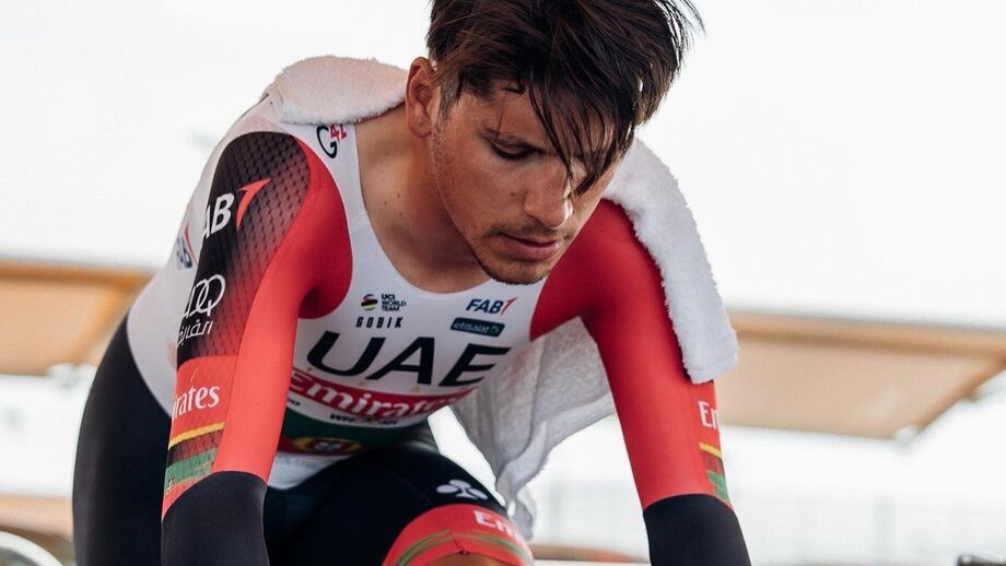 O português (UAE Emirates) protagonizou esta terça-feira um momento um tanto ou quanto insólito