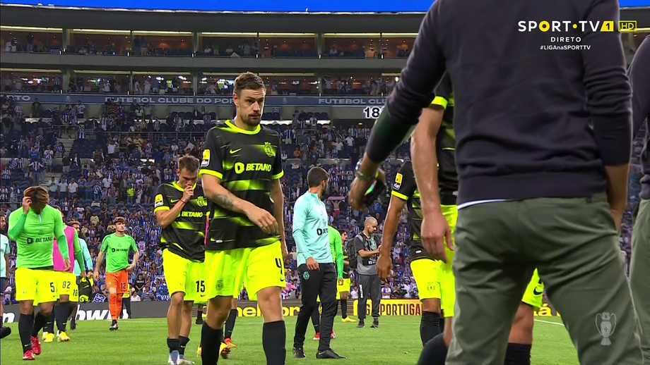 O gesto de Nuno Santos no final do FC PortoSporting que está a dar que