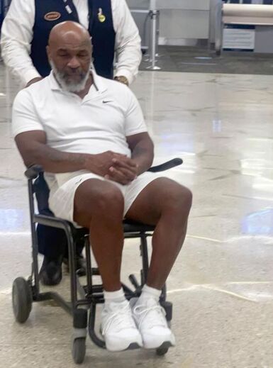 Mike Tyson, cadeira de rodas