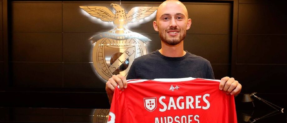 Aursnes promete ser o 'durão' do meio-campo do Benfica: «É impossível ganhar-lhe um duelo»