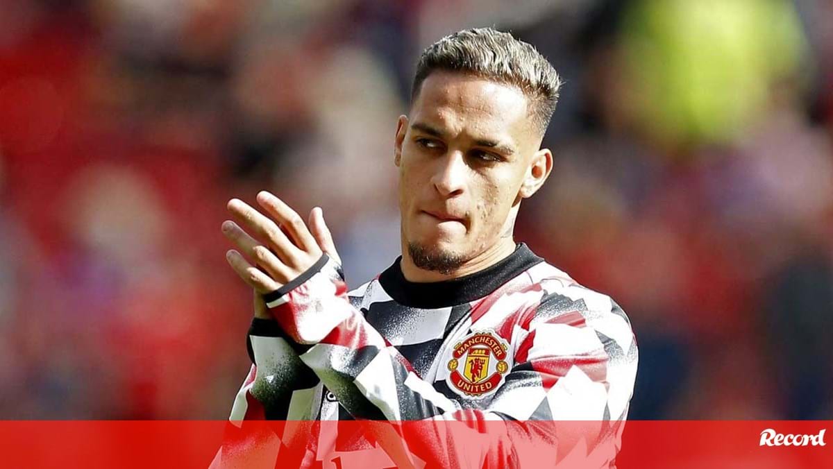 É futebol kamikaze»: Rio Ferdinand e o adeus do Manchester United às provas  europeias - Man. United - Jornal Record