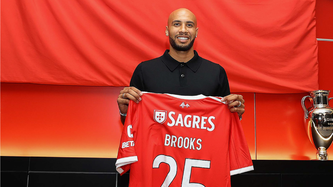 Oficial John Brooks assina com o Benfica até ao final da temporada
