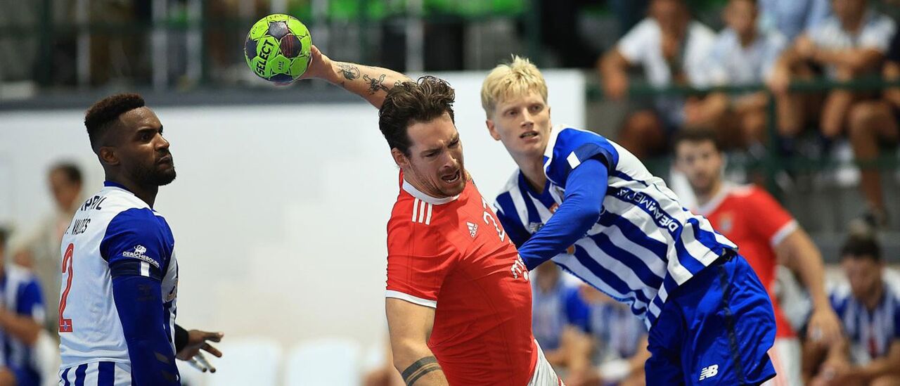 Alemão Ole Rahmel foi forte no contra-ataque 