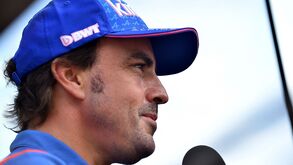 Alonso em modo... Bond? Espanhol faz pedido inusitado à Aston Martin de olho no 007