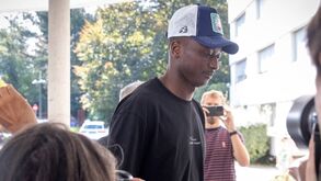 Sadiq volta dentro de oito semanas: Homem das cláusulas bizarras quer regresso em grande