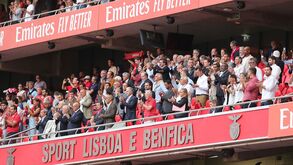 Draxler e Brooks atentos na tribuna: alemão registou o momento para recordar