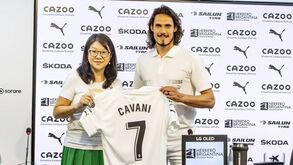 Cavani apresentado no Valencia: «Se fosse por dinheiro, havia outras propostas»