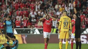 Gonçalo Ramos caiu na área, pediu penálti e acabou expulso