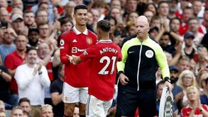 Carragher 'atira' com ironia: «Que será do Man. United sem os golos de Ronaldo...»