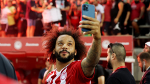 Com 25 mil nas bancadas e um ambiente 'infernal': assim foi a apresentação de Marcelo no Olympiacos