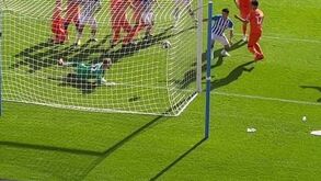 Polémica em Inglaterra: 'Olho de Falcão' falhou e não detetou golo no Championship