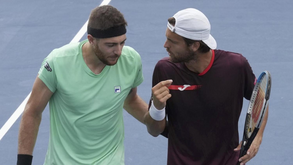 João Sousa eliminado nos 'quartos' de pares no US Open