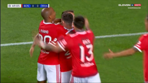 Foi com o 'bico' da chuteira que Rafa fez o primeiro do Benfica frente ao Maccabi Haifa