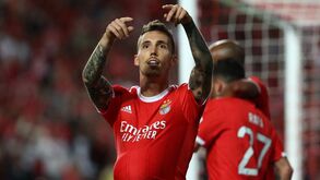 Grimaldo explica golo que levantou a Luz: «É uma forma peculiar de pegar a bola»