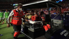 Susto em Madrid: Otávio saiu de maca com colar cervical