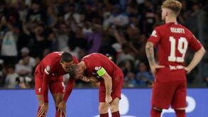 Liverpool alvo de chacota em casa e na Europa: Nápoles destapou (ainda mais) a crise