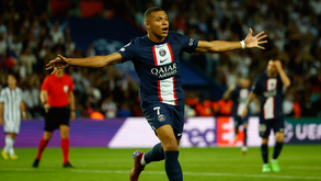 Mbappé bate Grimaldo e vence prémio de melhor golo da semana na Champions