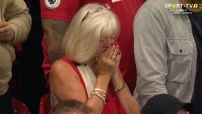 Emocionante: o minuto de silêncio em homenagem a Isabel II em Old Trafford