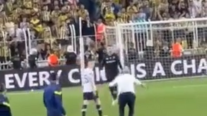 Jorge Jesus não gostou das perdas de tempo e 'picou' o guarda-redes adversário após o apito final