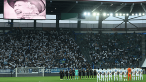 Futebol em Inglaterra deve parar este fim-de-semana e respeitar as homenagens fúnebres à Rainha