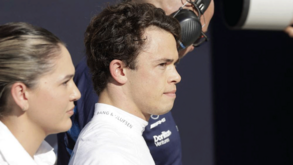 A manhã louca de Nyck De Vries: do cappuccino na mão... ao volante do Williams