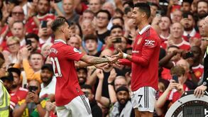 Antony tira foto com Cristianinho e elogia Ronaldo: «Já aprendi muito com ele»